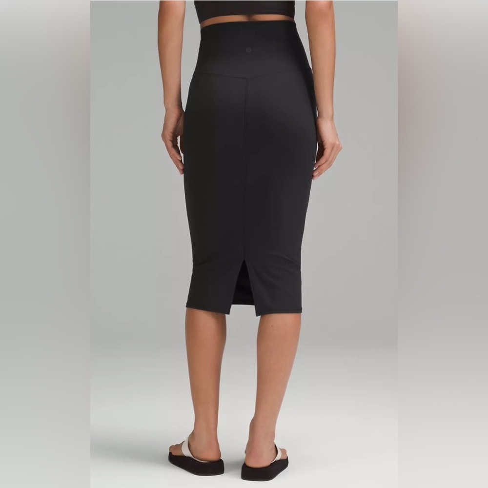 NWT LULULEMON SLIM FIT HIGH-RISE SKIRT, size 2 - Picture 3 of 4